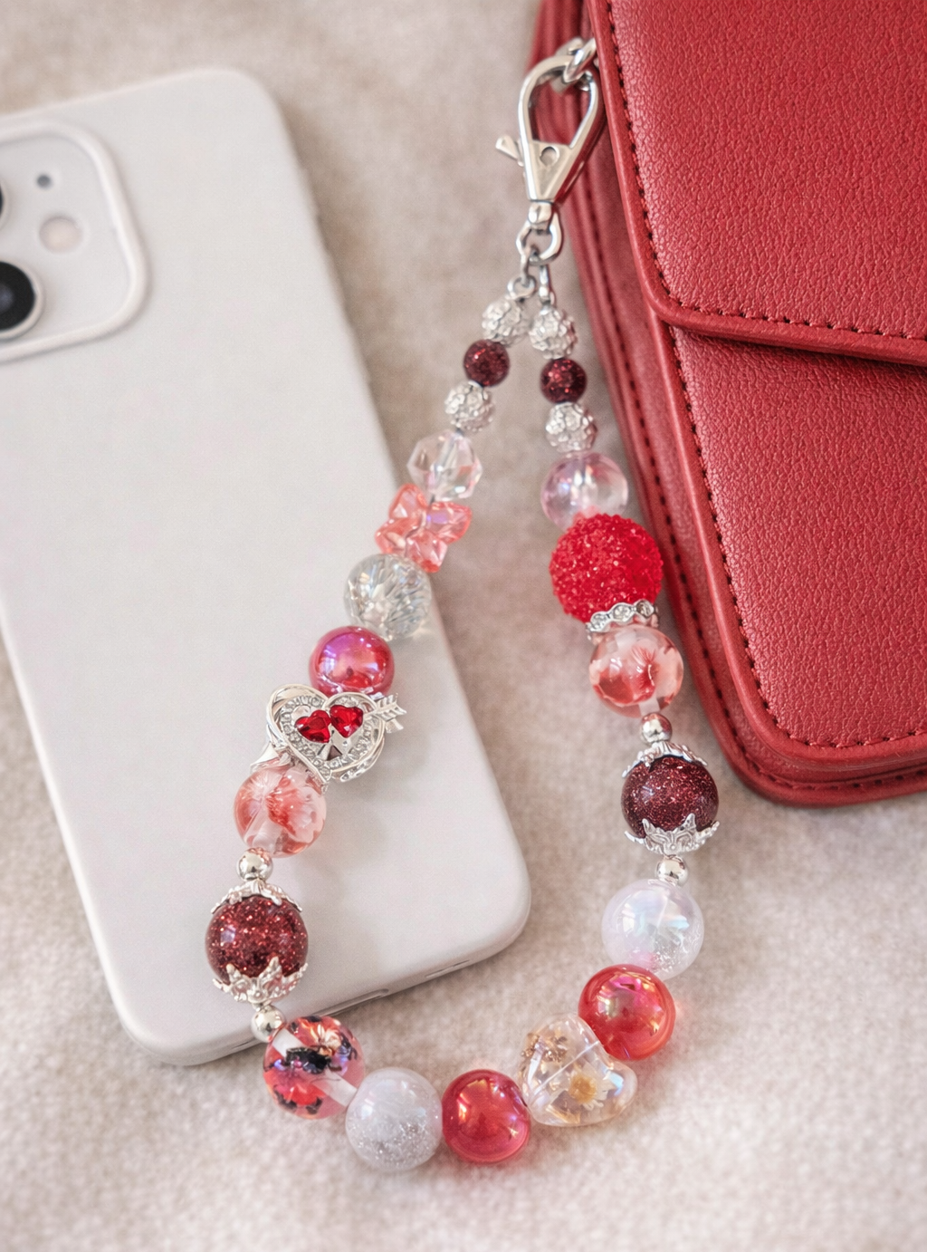 Bijou de téléphone ou de sac – Élégance romantique