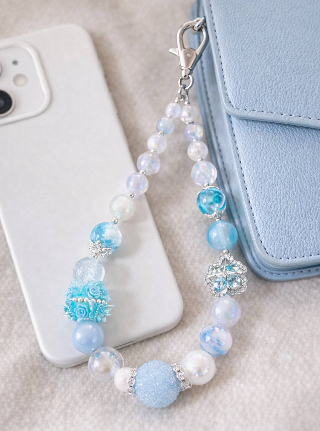 Bijou de téléphone ou de sac – Douceur bleue