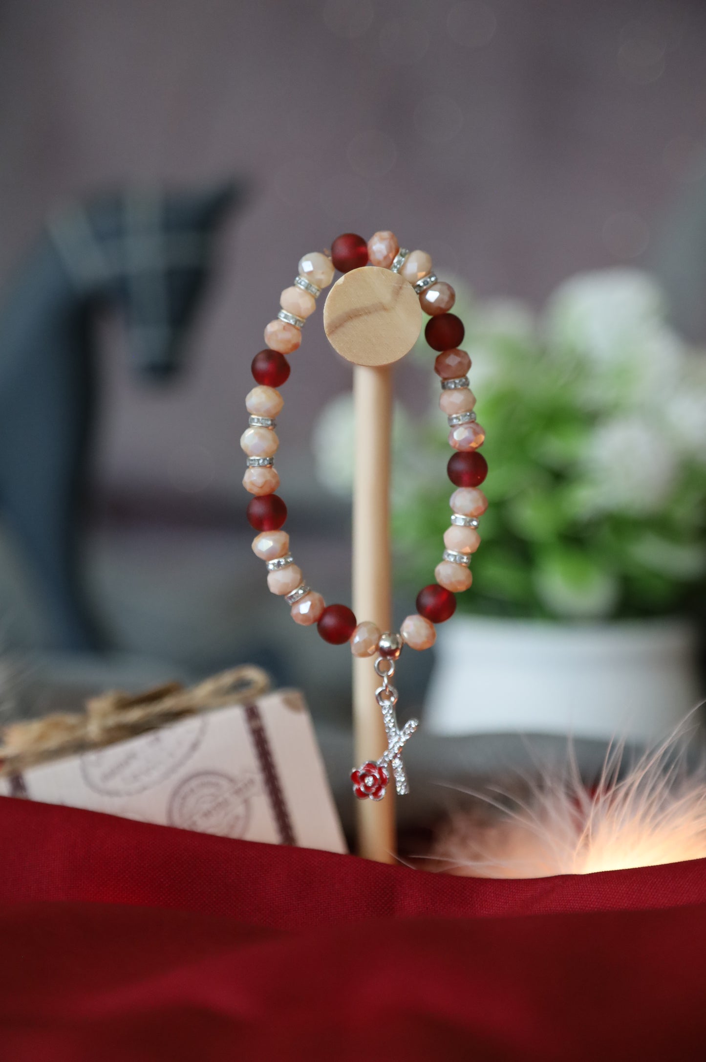 Matrode en crèmekleurige armband